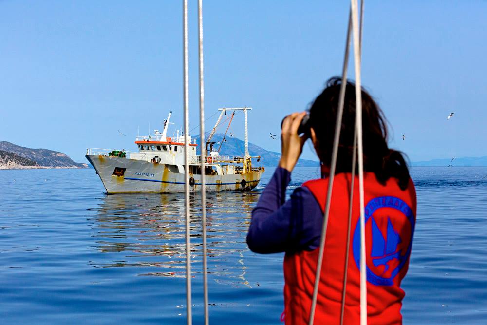Αλιεία με μηχανότρατες σε προστατευόμενες περιοχές της Μεσογείου